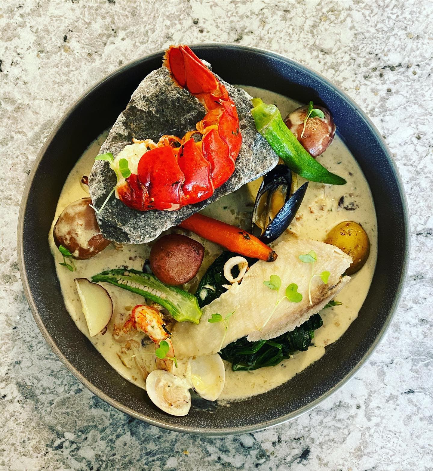 Marmite de fruits de mer, dressage spectaculaire pour un grand format